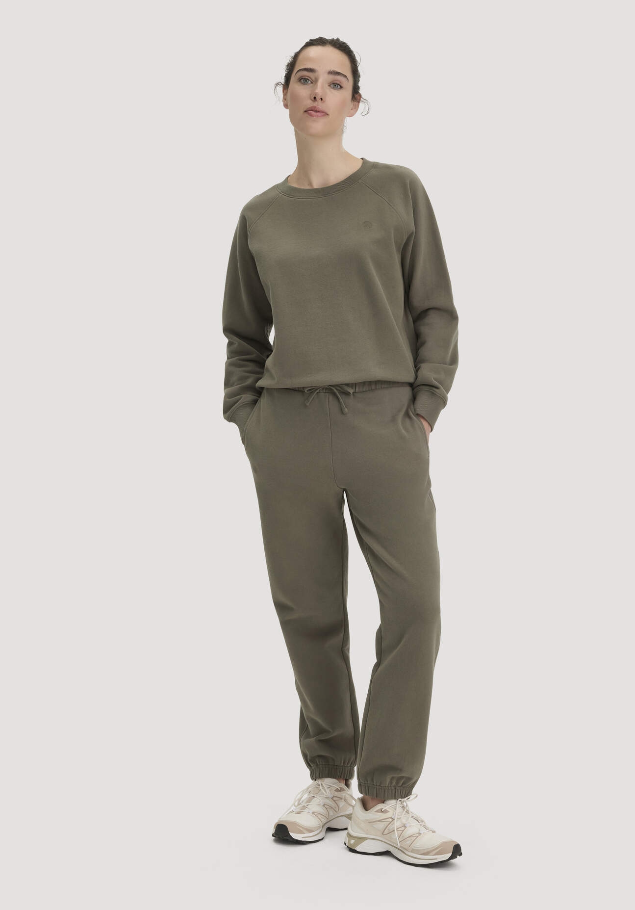 hessnatur Loungewear Sweathose Relaxed ACTIVE LIGHT aus Bio-Baumwolle mit recycelter Baumwolle - grün GrösseS