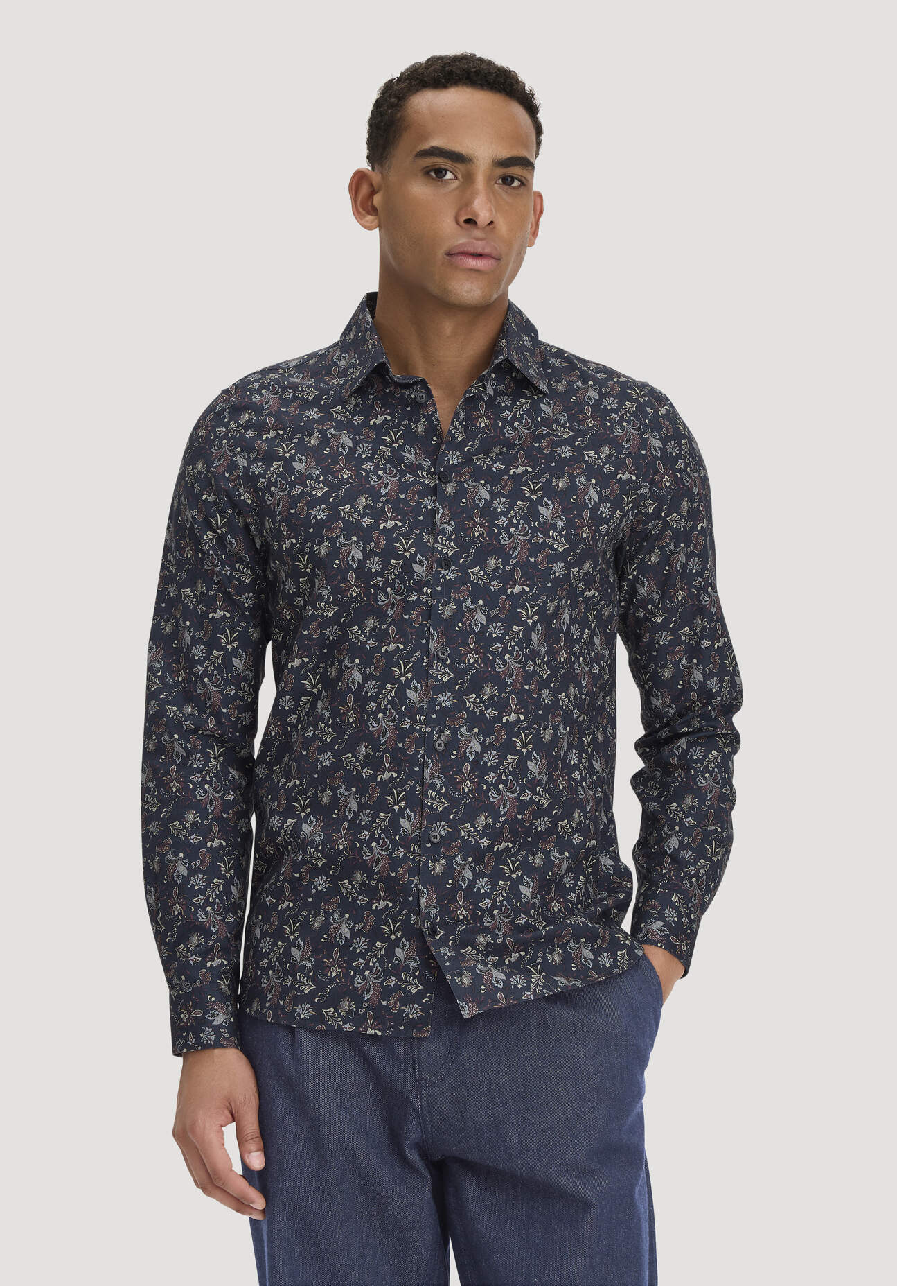 hessnatur Herren Print Hemd Regular aus Bio-Baumwolle - blau GrösseL (41/42)
