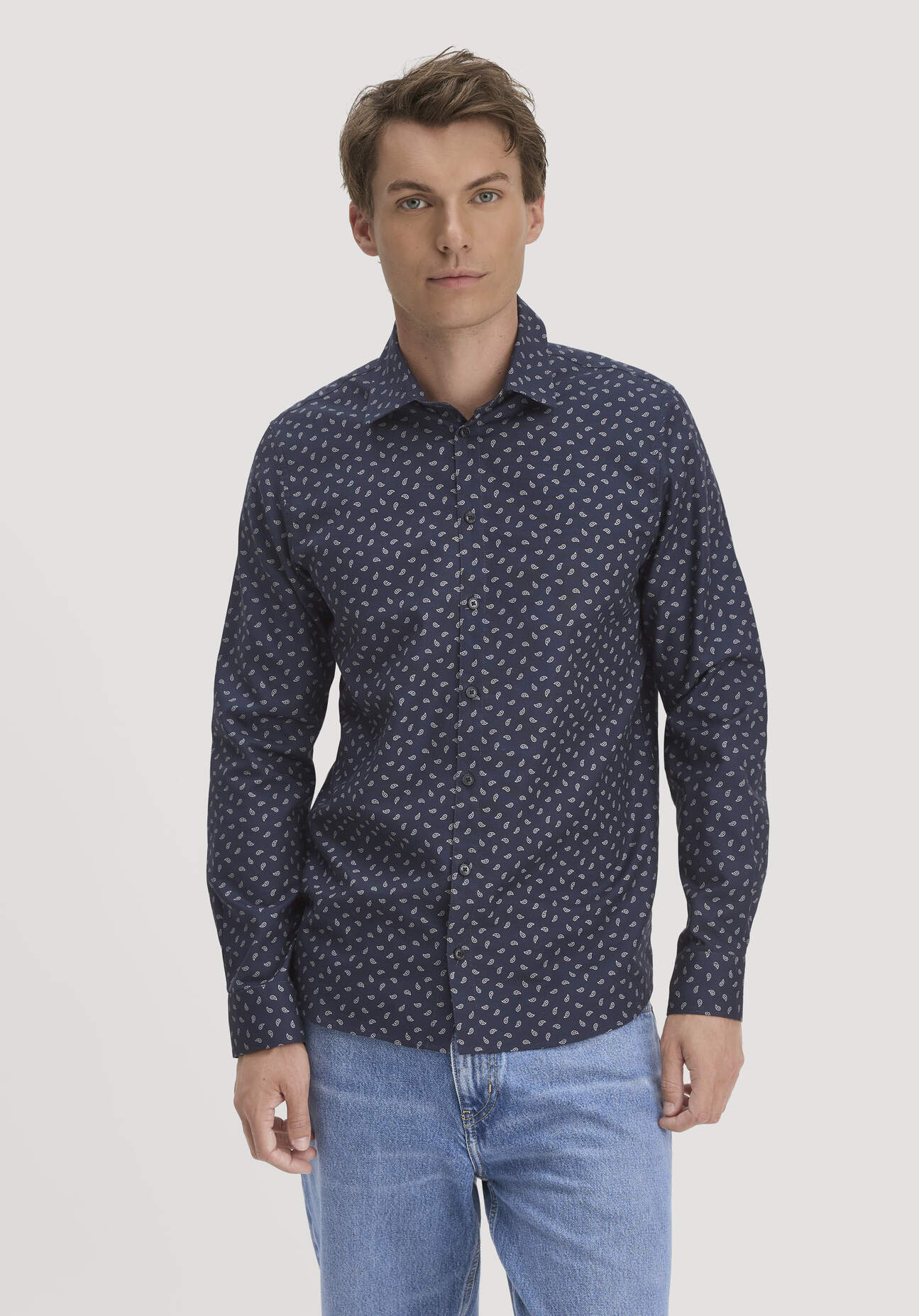 hessnatur Herren Print Hemd Regular aus Bio-Baumwolle - blau GrösseL (41/42)