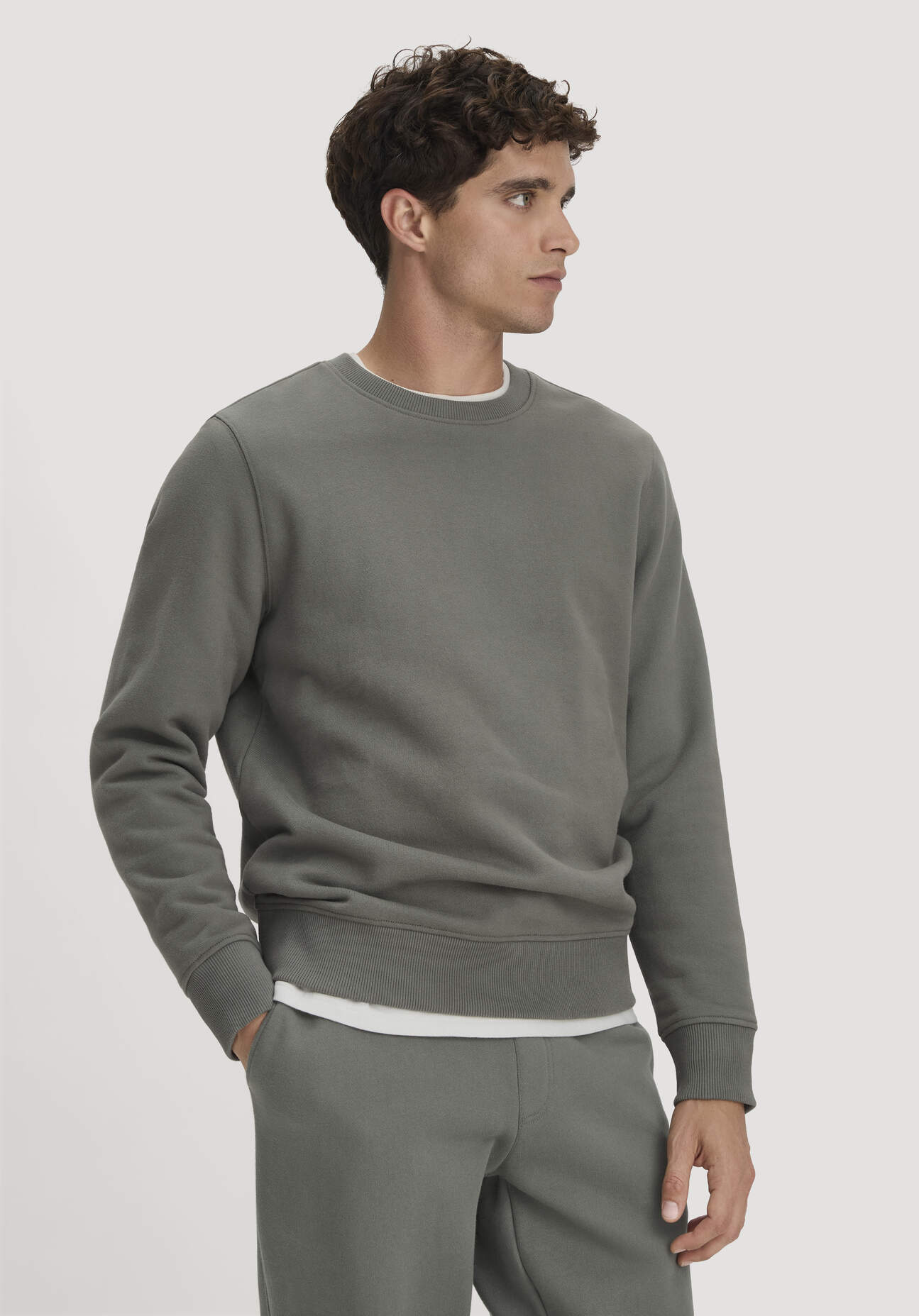 hessnatur Herren Sweatshirt Regular BETTERRECYCLING aus Bio-Baumwolle - grün GrösseXXL