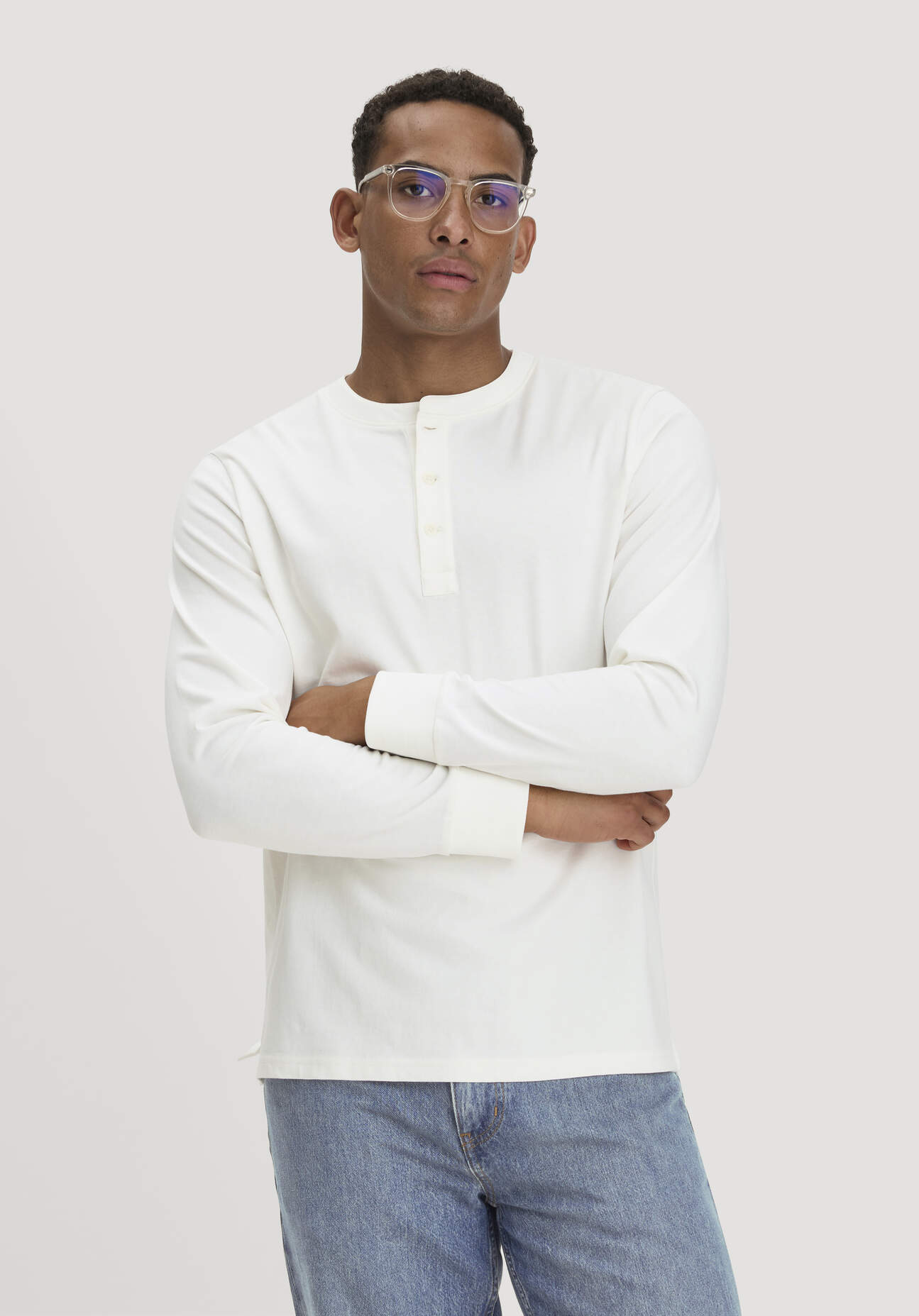 hessnatur Herren Henley Longsleeve Relaxed aus Bio-Baumwolle - weiß Grösse50