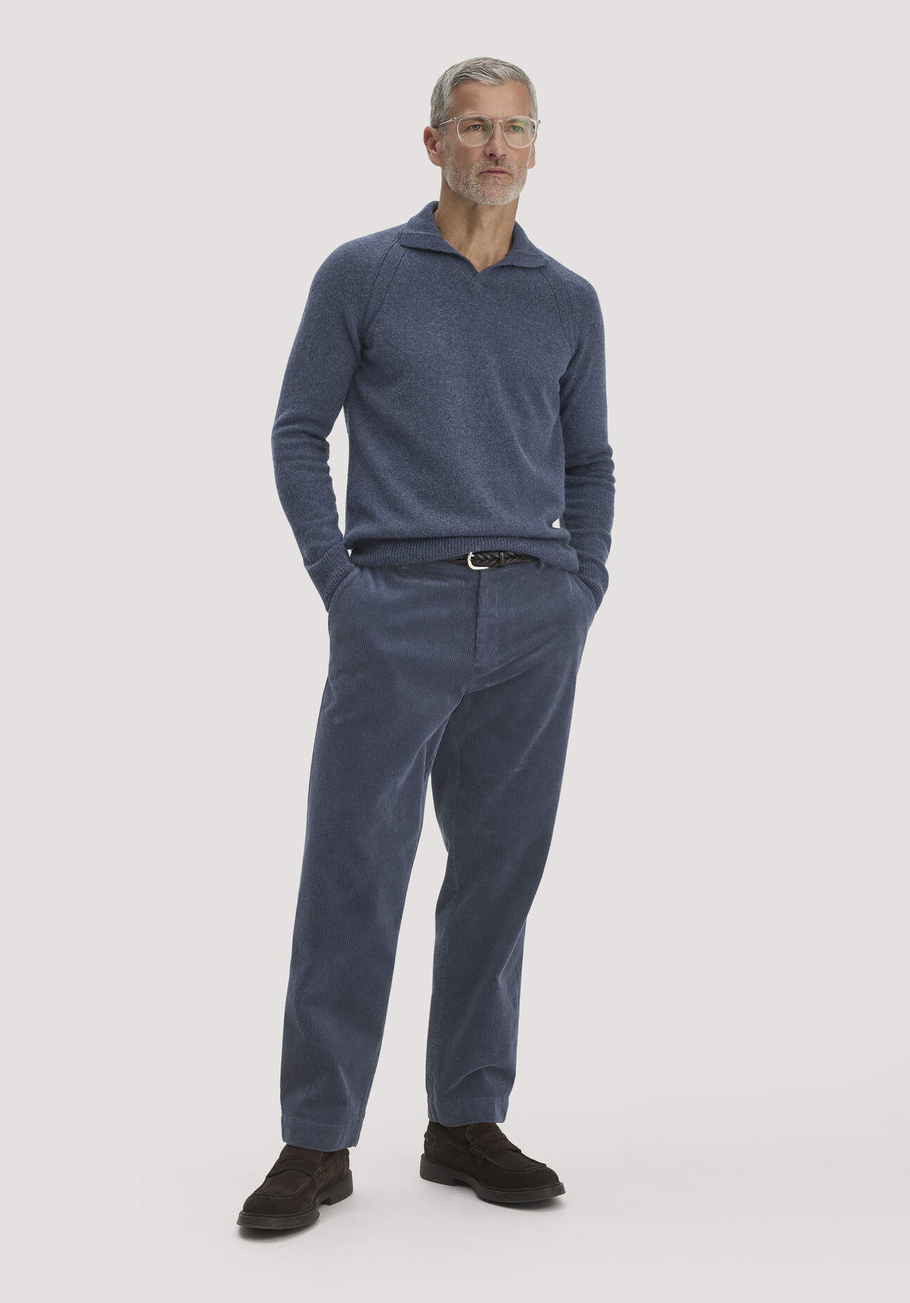 hessnatur Herren Cordhose RONNEL Relaxed aus Bio-Baumwolle - blau Grösse38/32