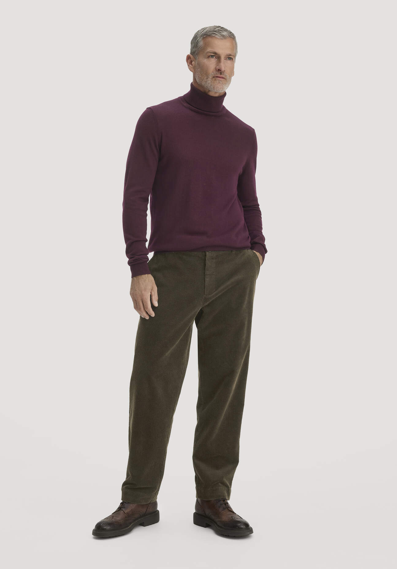 hessnatur Herren Cordhose RONNEL Relaxed aus Bio-Baumwolle - grün Grösse33/32