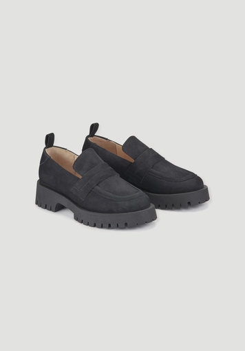 Regular loafer made of nubuck cowhide leather Regular loafer made of nubuck cowhide leather