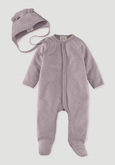 Newborn outfit made of pure organic merino wool