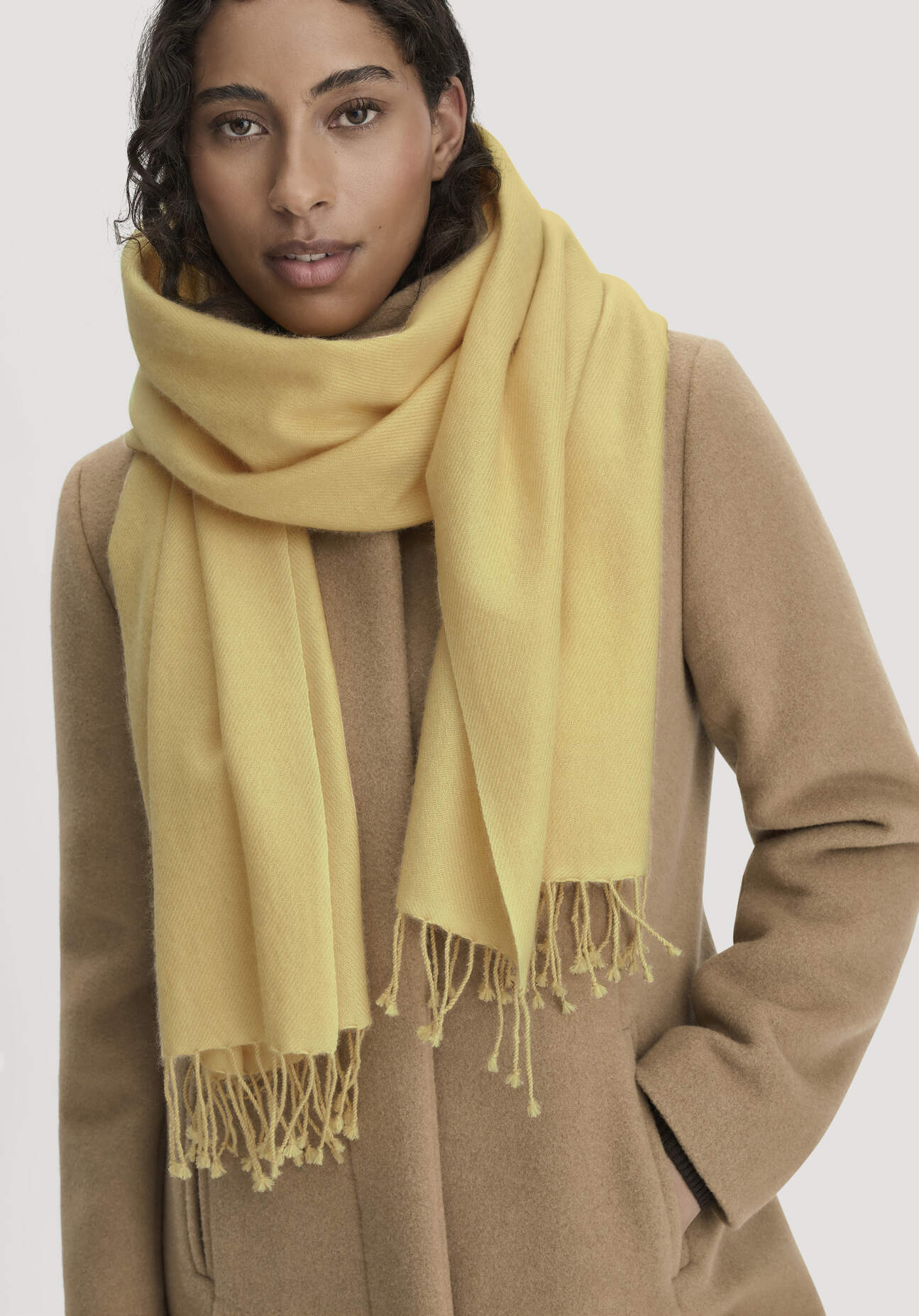 hessnatur Damen Schal aus Cashmere mit Schurwolle - gelb Grösse60x200 cm
