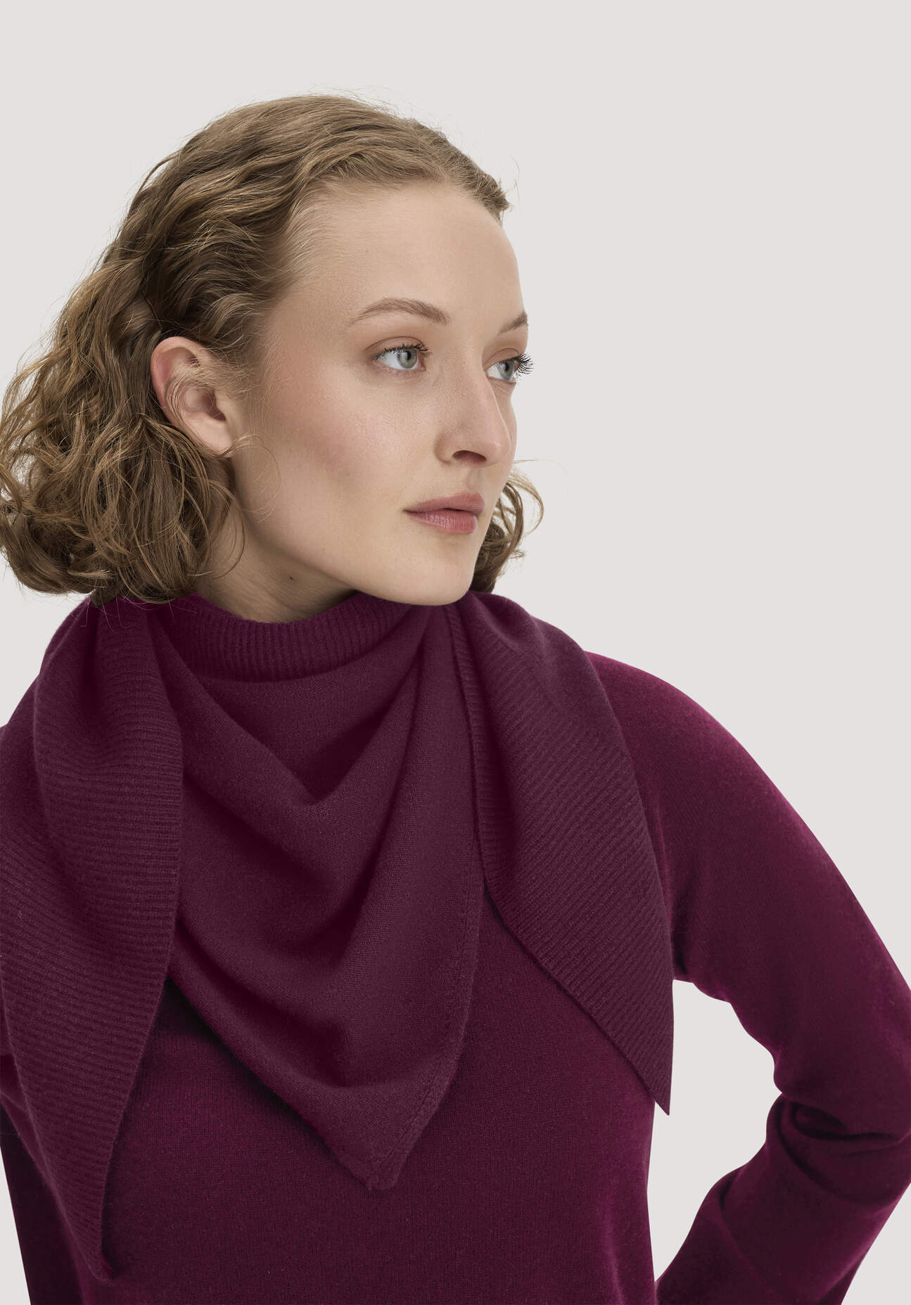 hessnatur Damen Dreieckstuch BETTER RECYCLING aus Cashmere - rot Grösse57x125 cm
