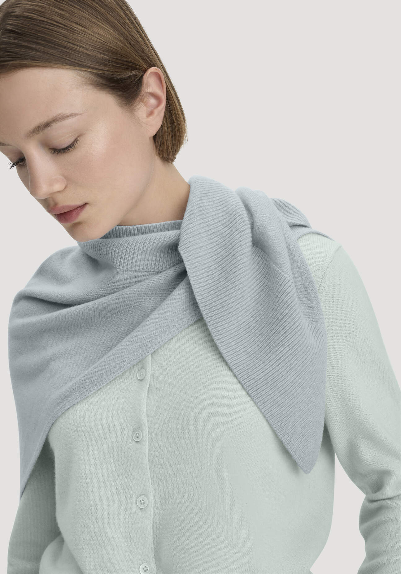 hessnatur Damen Dreieckstuch BETTER RECYCLING aus Cashmere - blau Grösse57x125 cm