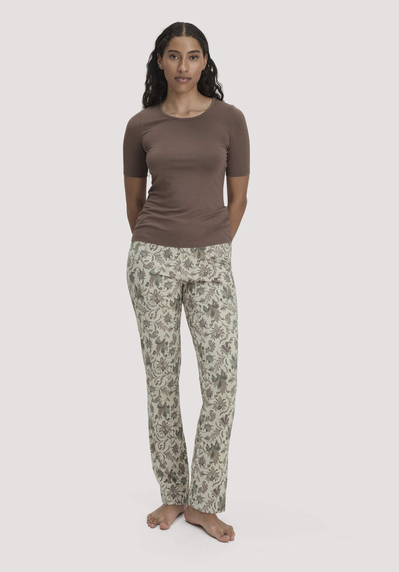hessnatur Damen Schlafhose PURE COTTON aus Bio-Baumwolle - beige Grösse48