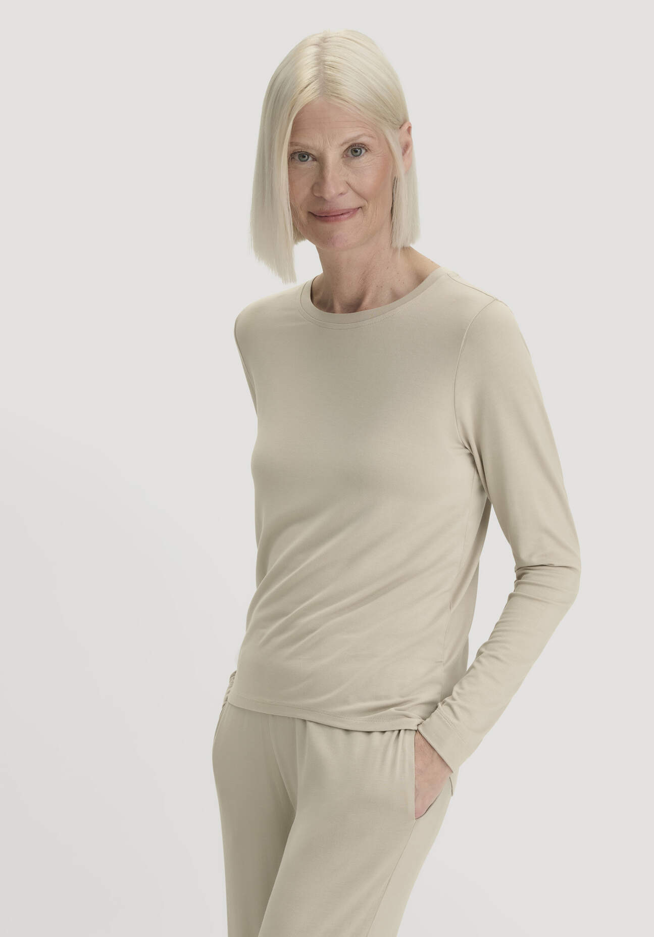 hessnatur Damen Schlaf Longsleeve PURE FLOW aus TENCEL™ Modal - beige Grösse38