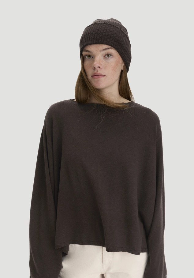 Knitted hat made of organic merino wool with cashmere
