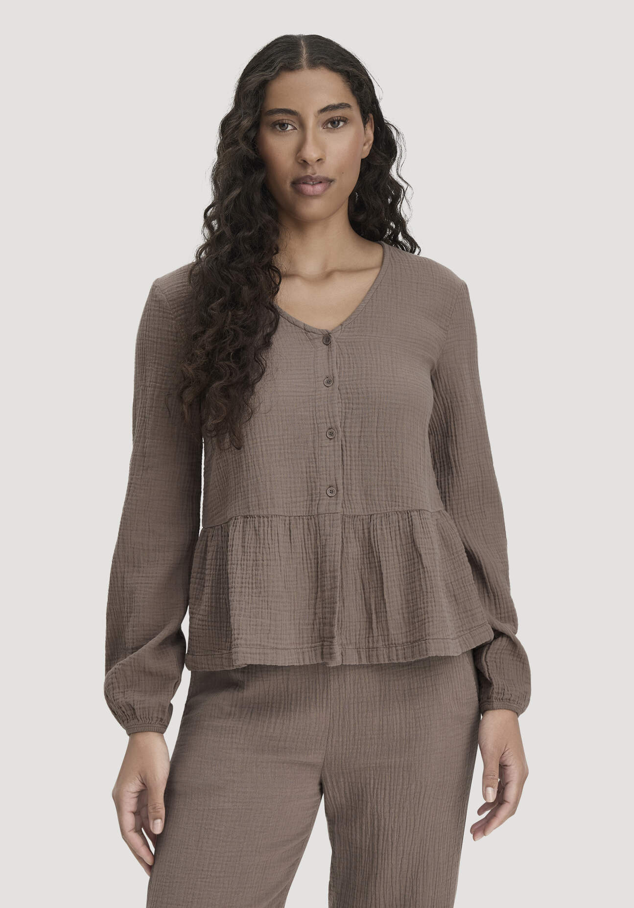 hessnatur Damen Musselin Pyjamabluse PURE COMFORT aus Bio-Baumwolle - braun Grösse44