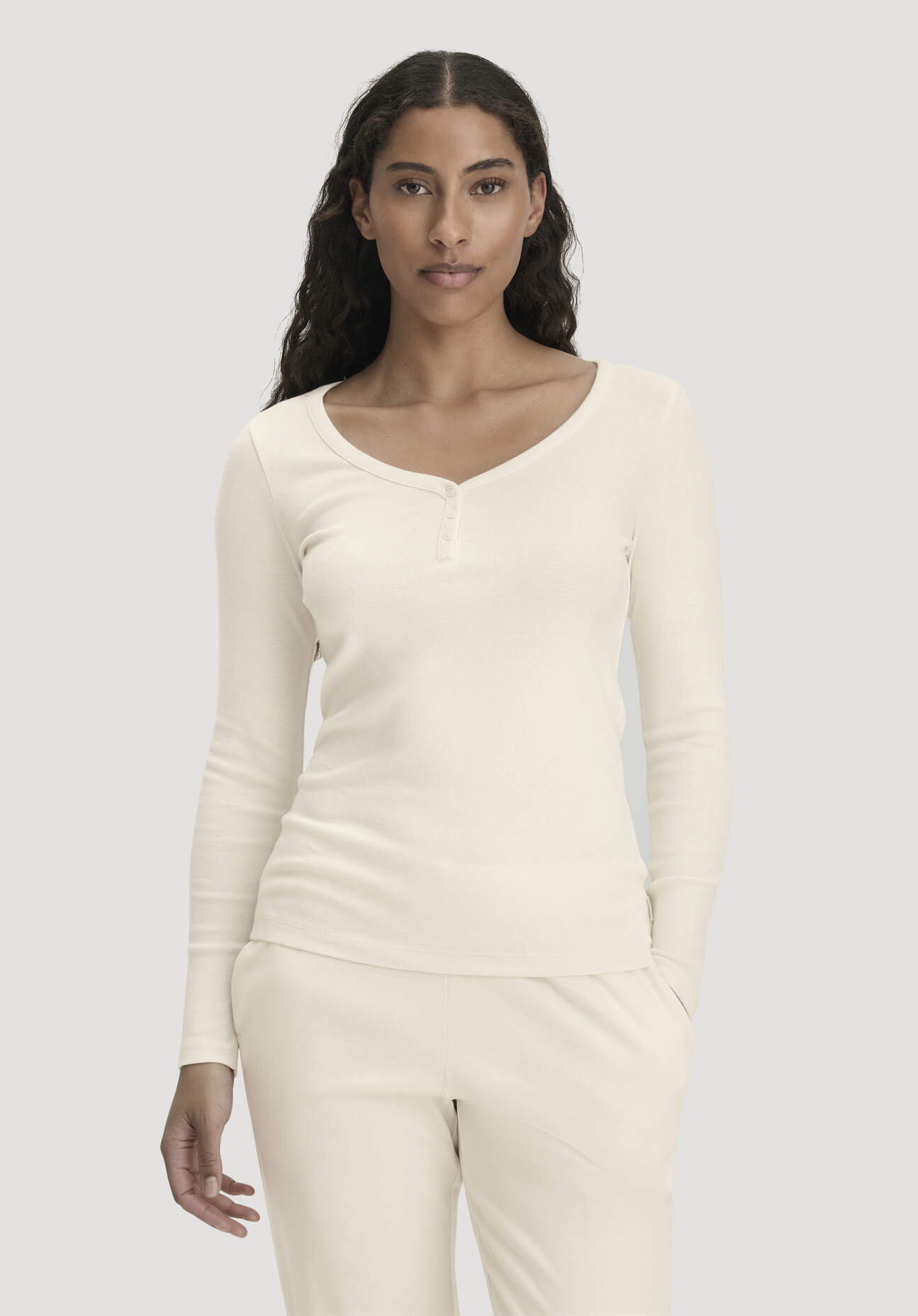 hessnatur Damen Longsleeve V-Neck PURE NATUREaus Bio-Baumwolle - naturfarben Grösse40