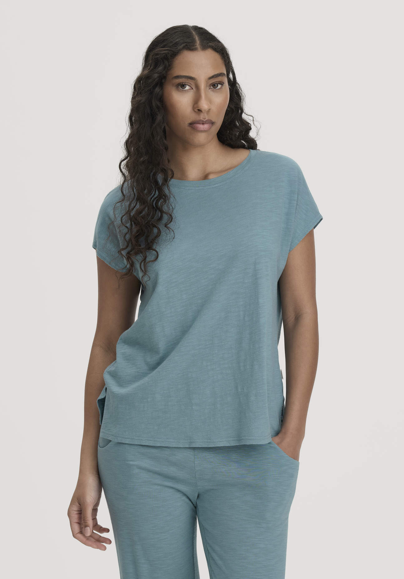 hessnatur Damen Schlafshirt PURE BALANCE Oversize aus Bio-Baumwolle und TENCEL™ Modal - blau Grösse34