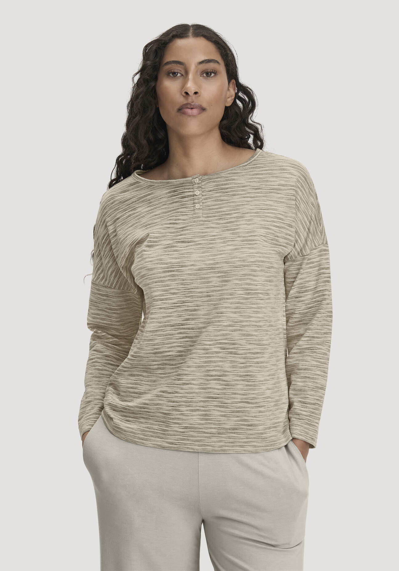 hessnatur Damen Schlafshirt Relaxed aus Bio-Baumwolle mit TENCEL™ Modal - braun Grösse34