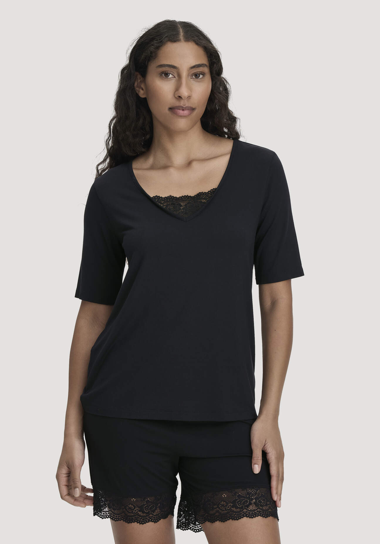 hessnatur Damen T-Shirt PURE SENSE LACE aus TENCEL™ Modal - schwarz Grösse34