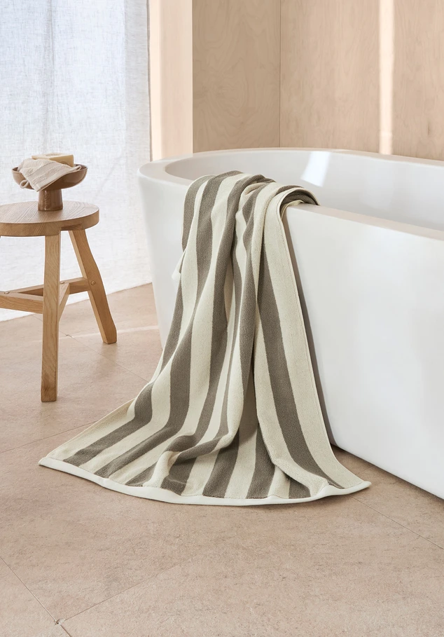 Striped towel made of pure organic cotton