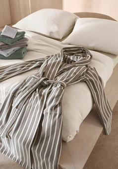 Long bathrobe with relaxed stripes, made from pure organic cotton