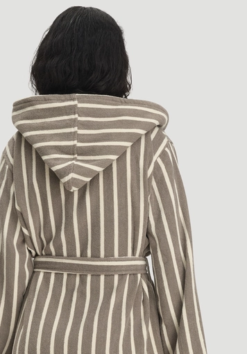 Long bathrobe with relaxed stripes, made from pure organic cotton - 1