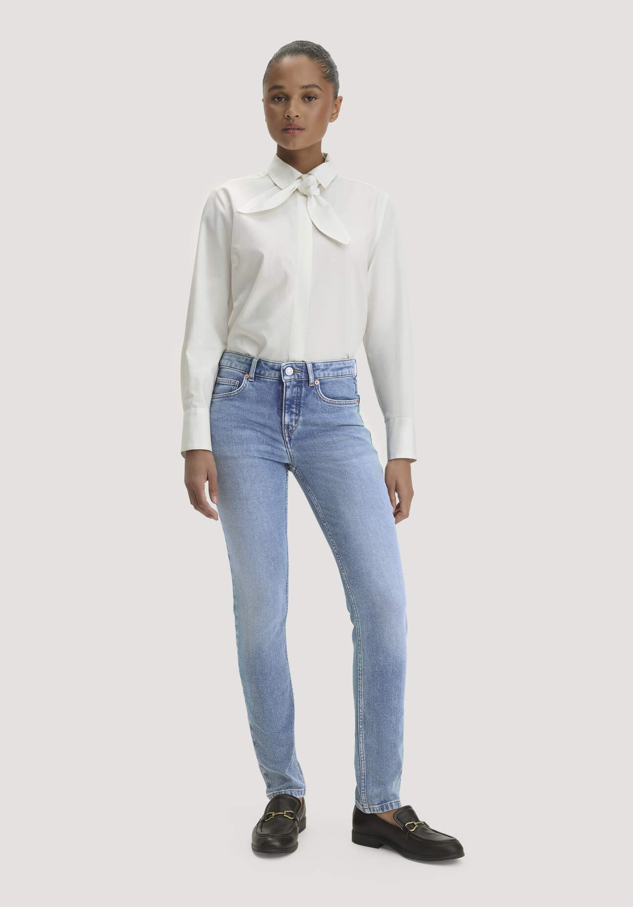 hessnatur Damen Jeans LEA Slim aus Bio-Baumwolle mit recycelter Baumwolle - blau - Größe 31/34