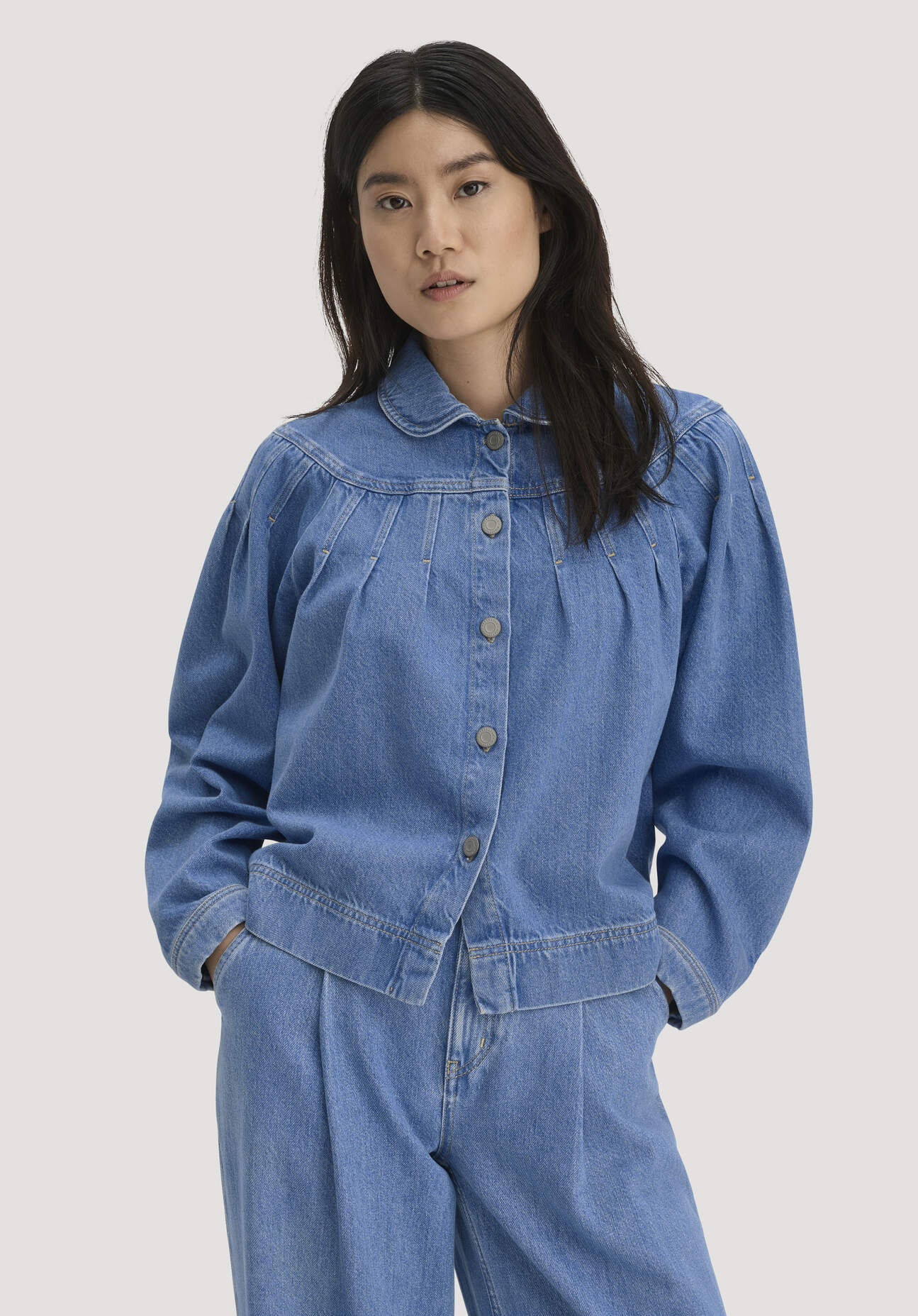 hessnatur Damen Jeansjacke Relaxed aus Bio-Baumwolle mit TENCEL™ Lyocell - blau - Größe 46