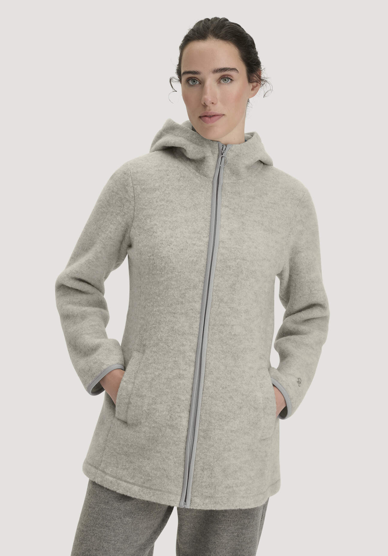 hessnatur Damen Wollfleece-Jacke mit Kapuze Regular aus Bio-Merinowolle - grau - Größe XS
