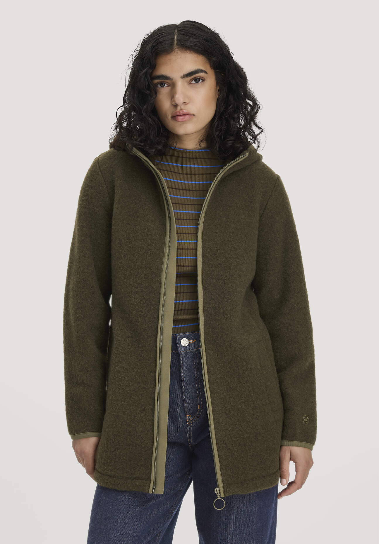 hessnatur Damen Wollfleece-Jacke mit Kapuze Regular aus Bio-Merinowolle - grün - Größe L