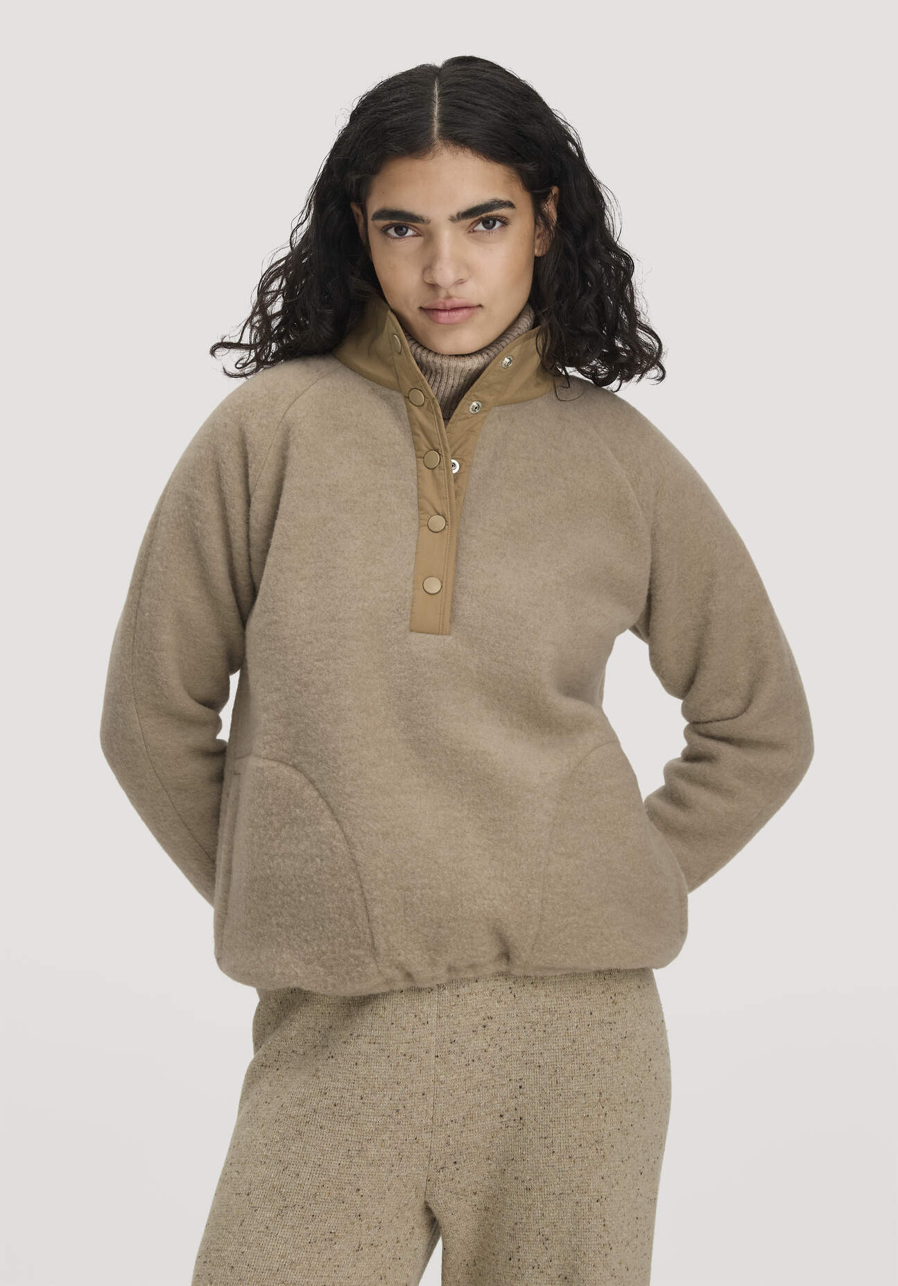 hessnatur Damen Wollfleece Troyer Patch Relaxed aus Bio-Merinowolle - beige - Größe XL