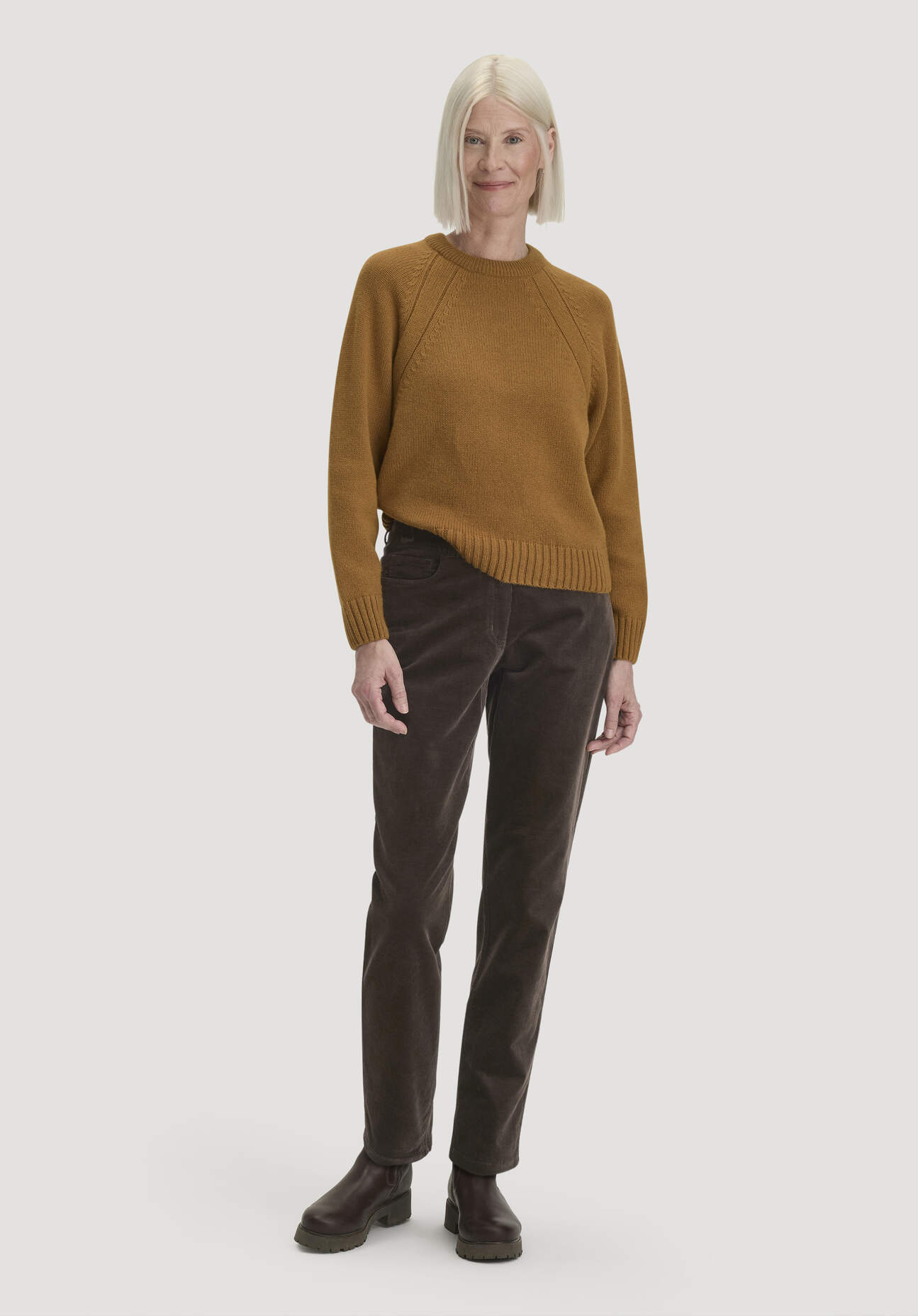 hessnatur Damen Cordhose Straight Leg aus Bio-Baumwolle - braun - Größe 40