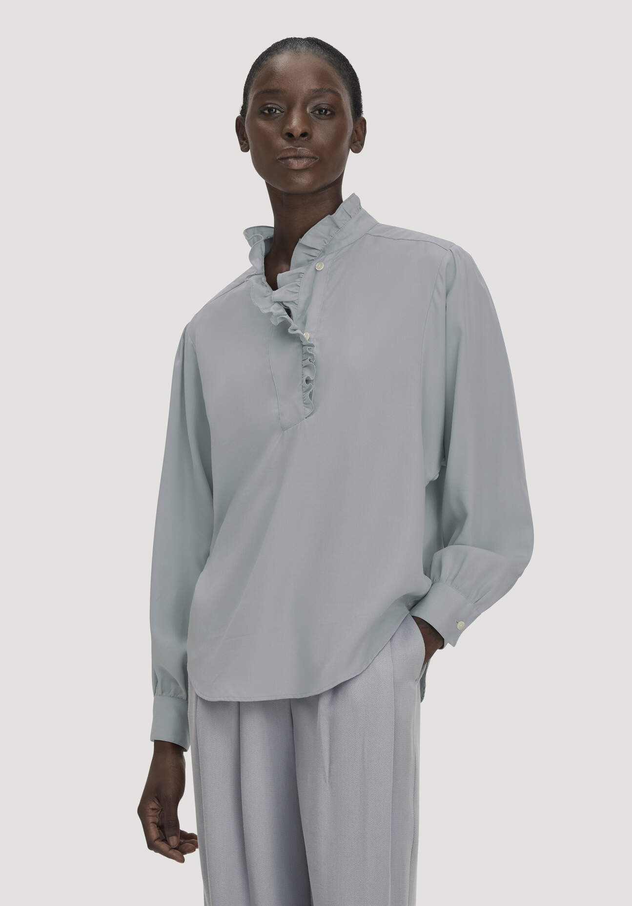 hessnatur Damen Bluse Relaxed aus TENCEL™ Lyocell - blau Grösse44