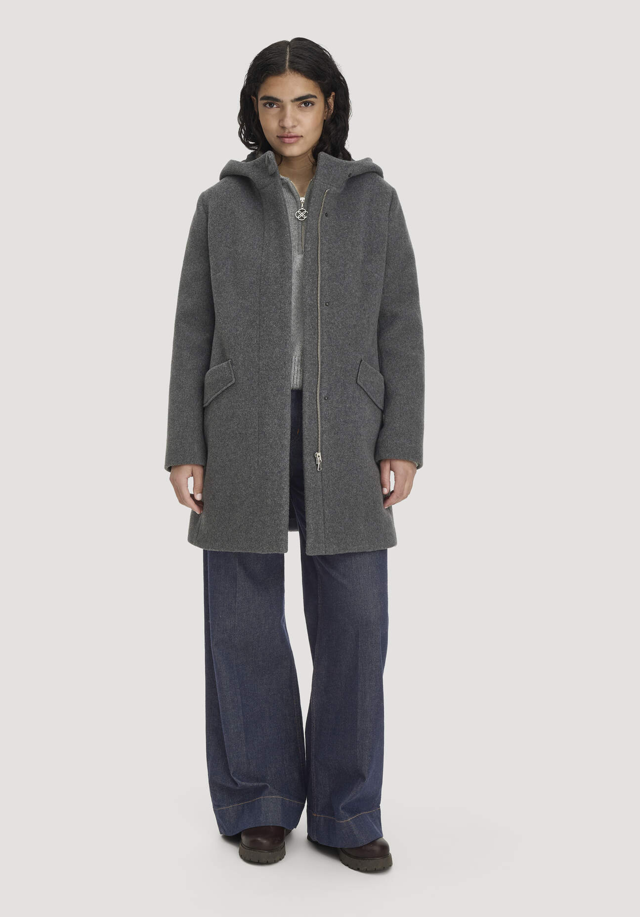 hessnatur Damen Wollmantel mit Kapuze Regular aus recycelter Wolle - grau Grösse36
