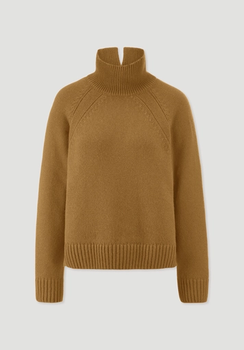 Relaxed knit sweater made from organic merino wool with organic cotton