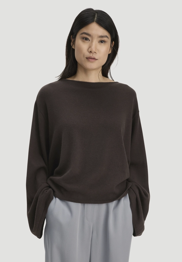 Oversized knit sweater made of organic merino wool with cashmere