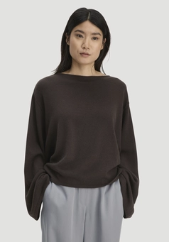 Oversized knit sweater made of organic merino wool with cashmere