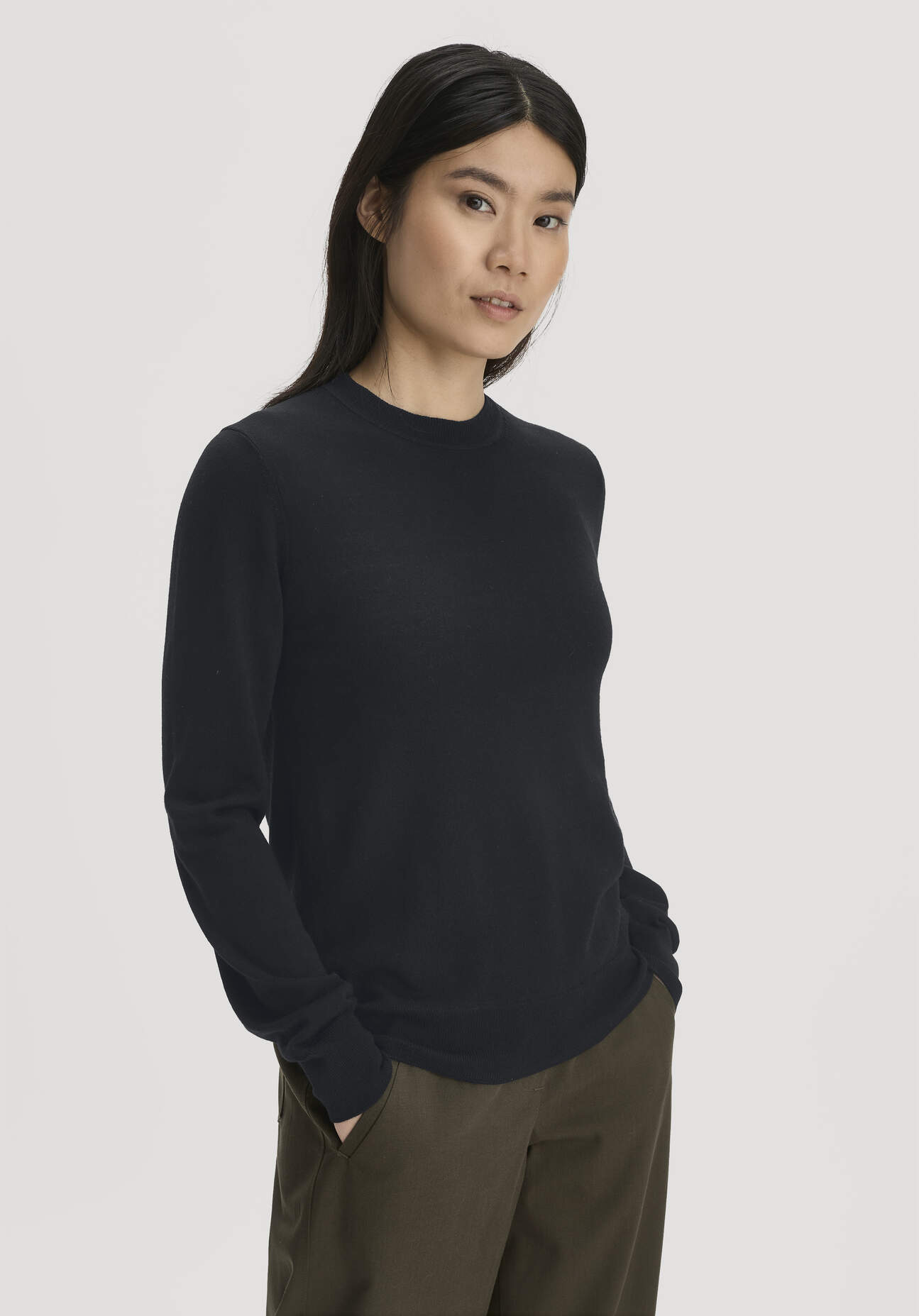 hessnatur Damen Pullover Regular aus Bio-Merinowolle - schwarz GrösseL