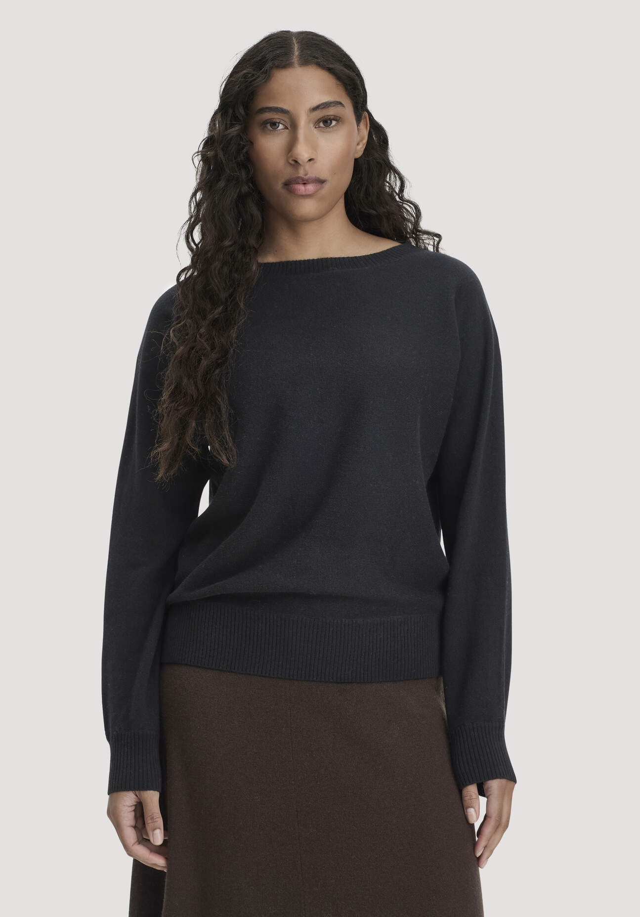 hessnatur Damen Pullover Relaxed aus Bio-Schurwolle mit Cashmere - schwarz GrösseL
