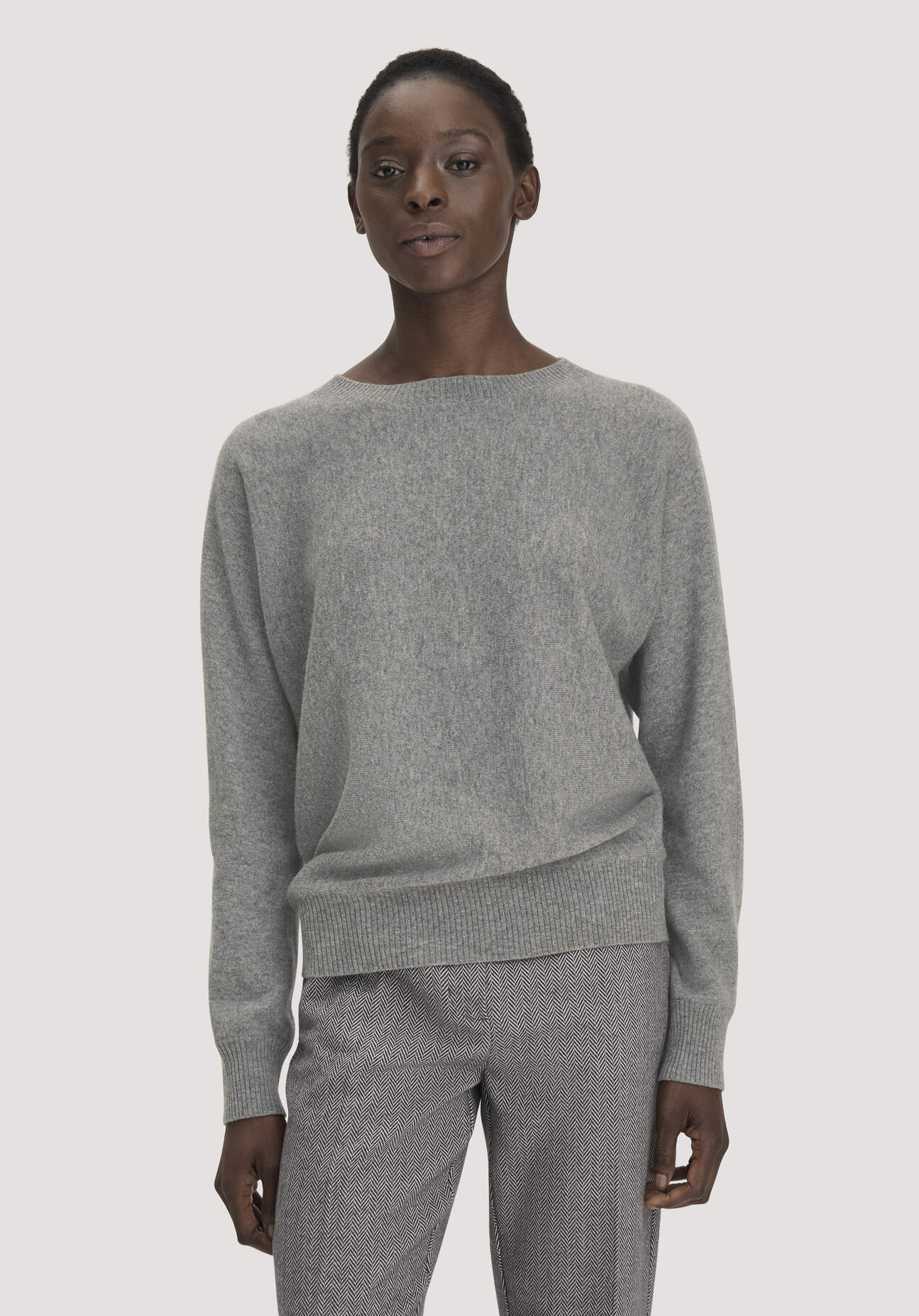 hessnatur Damen Pullover Relaxed aus Bio-Schurwolle mit Cashmere - grau GrösseL