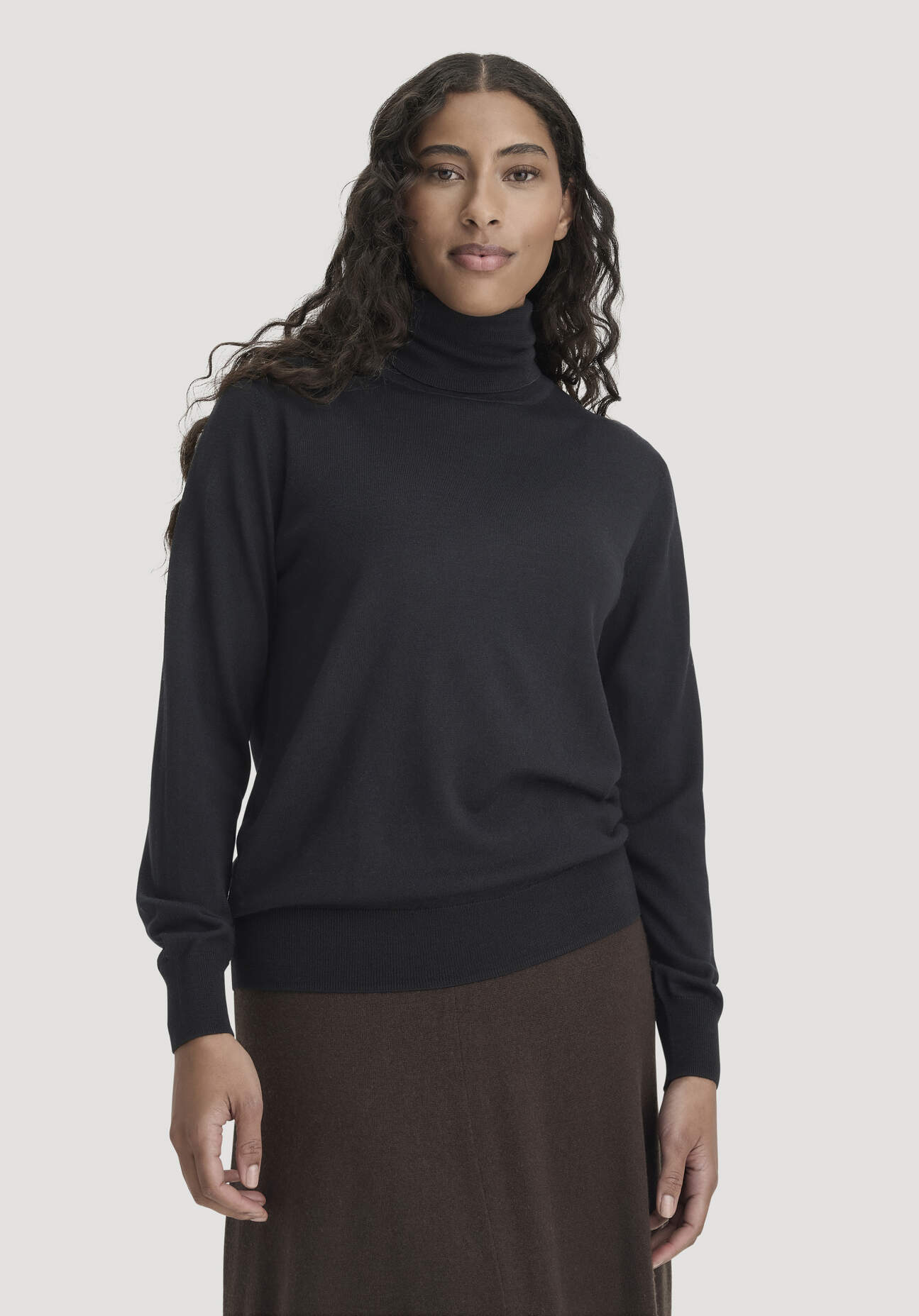 hessnatur Damen Rollkragenpullover Relaxed aus Bio-Merinowolle - schwarz GrösseL