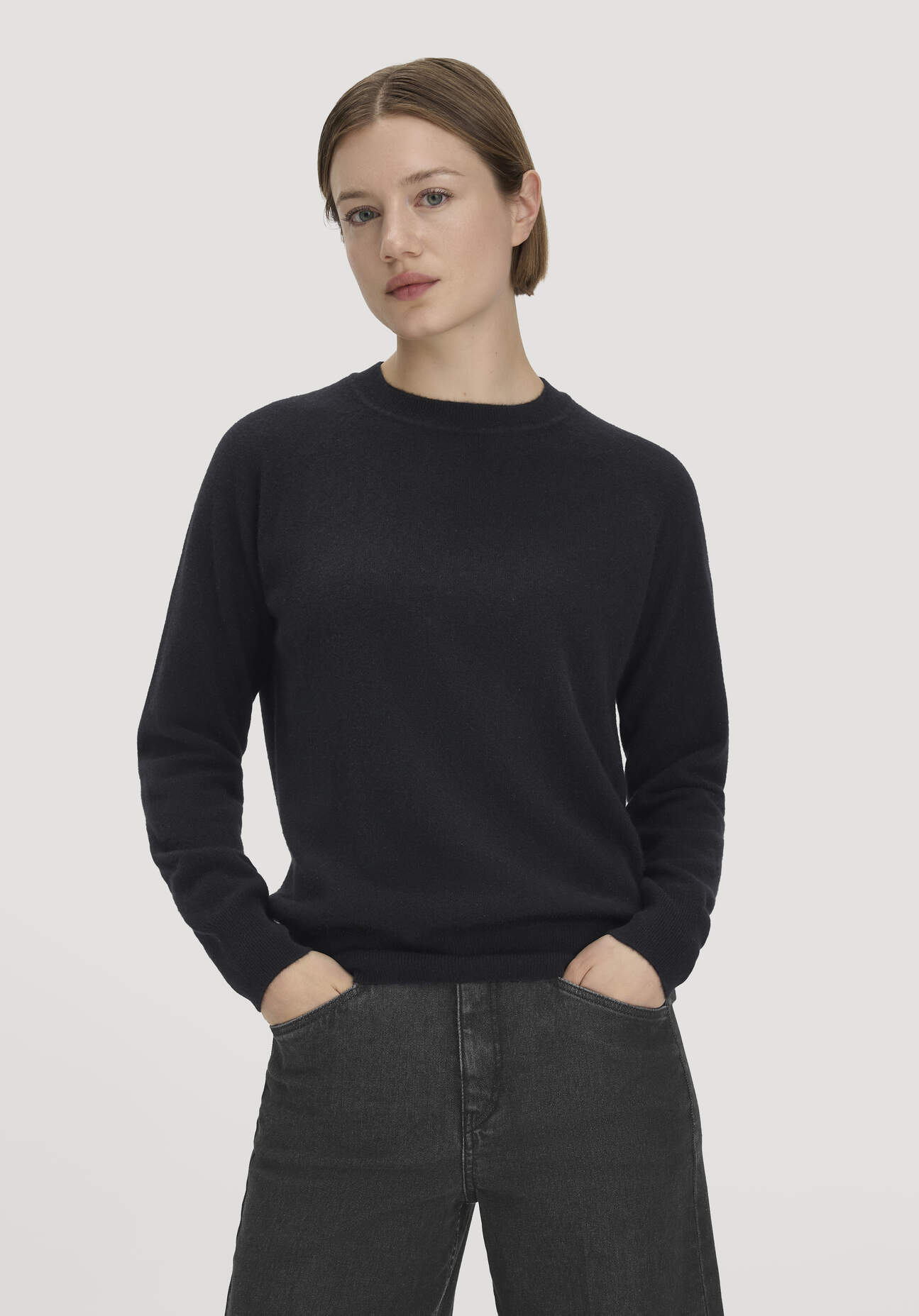hessnatur Damen Pullover Relaxed BETTER RECYCLING aus Cashmere mit Recycling-Anteil - schwarz GrösseS