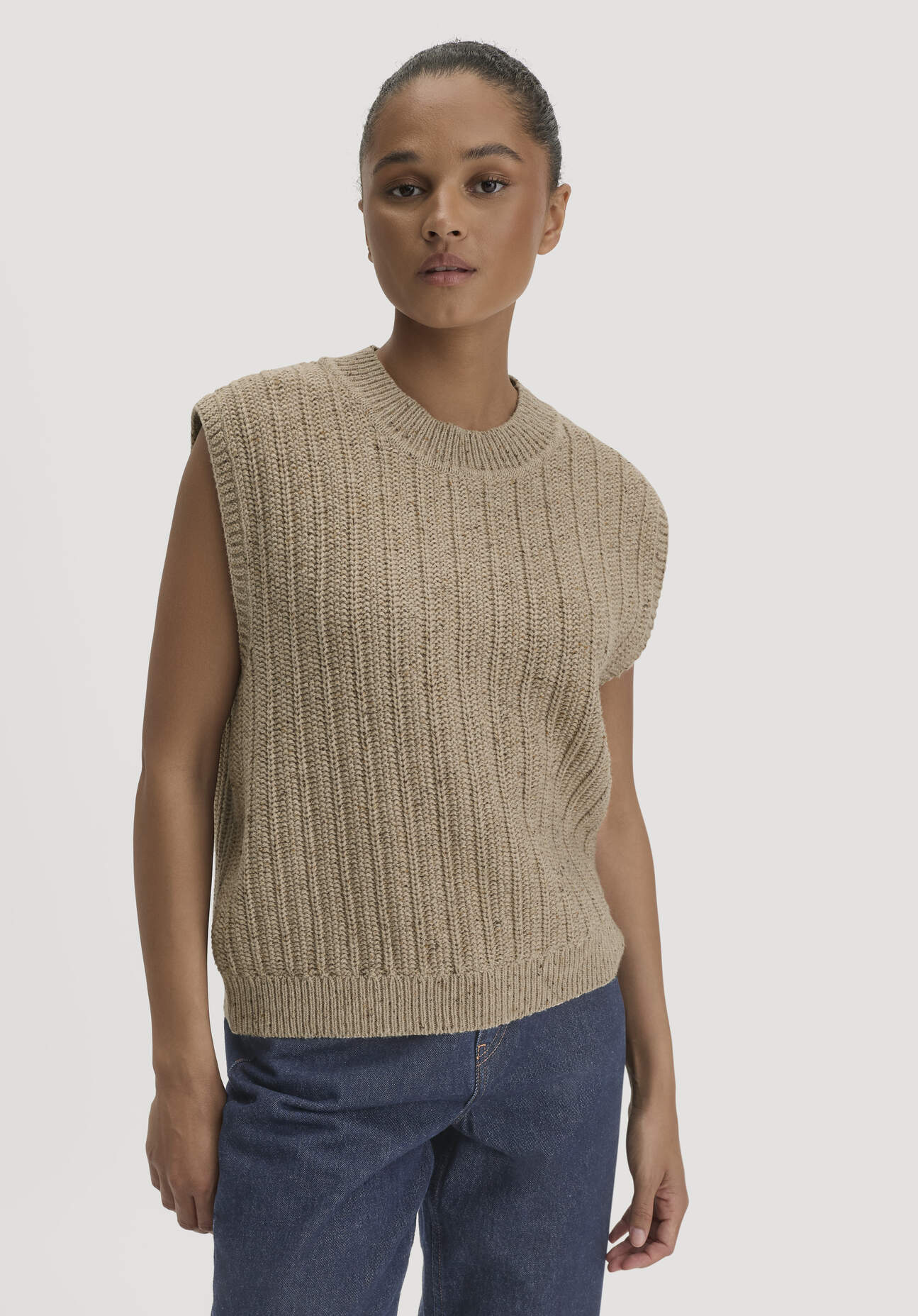 hessnatur Damen Strick Pullunder Relaxed aus Bio-Baumwolle mit recycelter Wolle - beige - Größe L