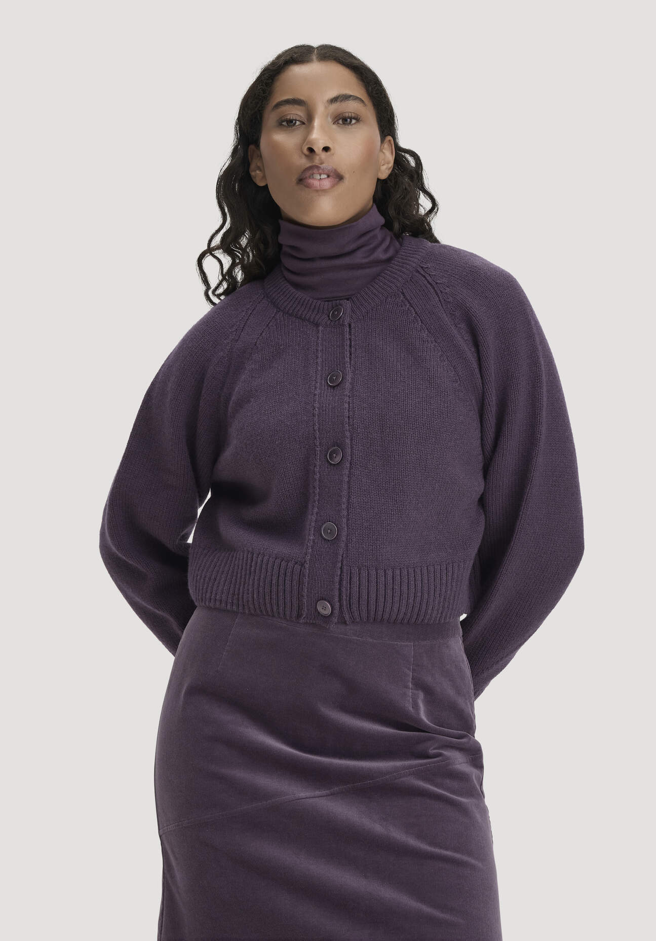hessnatur Damen Strick Jacke Relaxed Cropped aus Bio-Merinowolle mit Bio-Baumwolle - lila - Größe XL