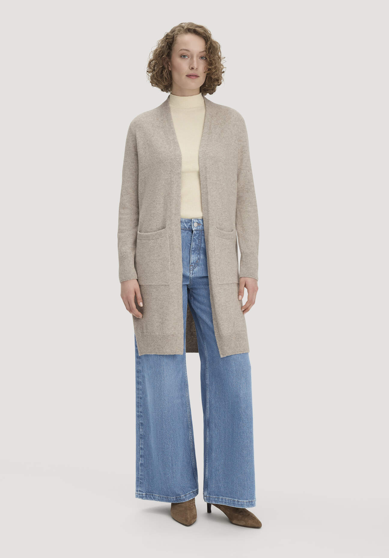 hessnatur Damen Strick Jacke Relaxed aus Bio-Merinowolle mit Bio-Baumwolle - beige - Größe XXL