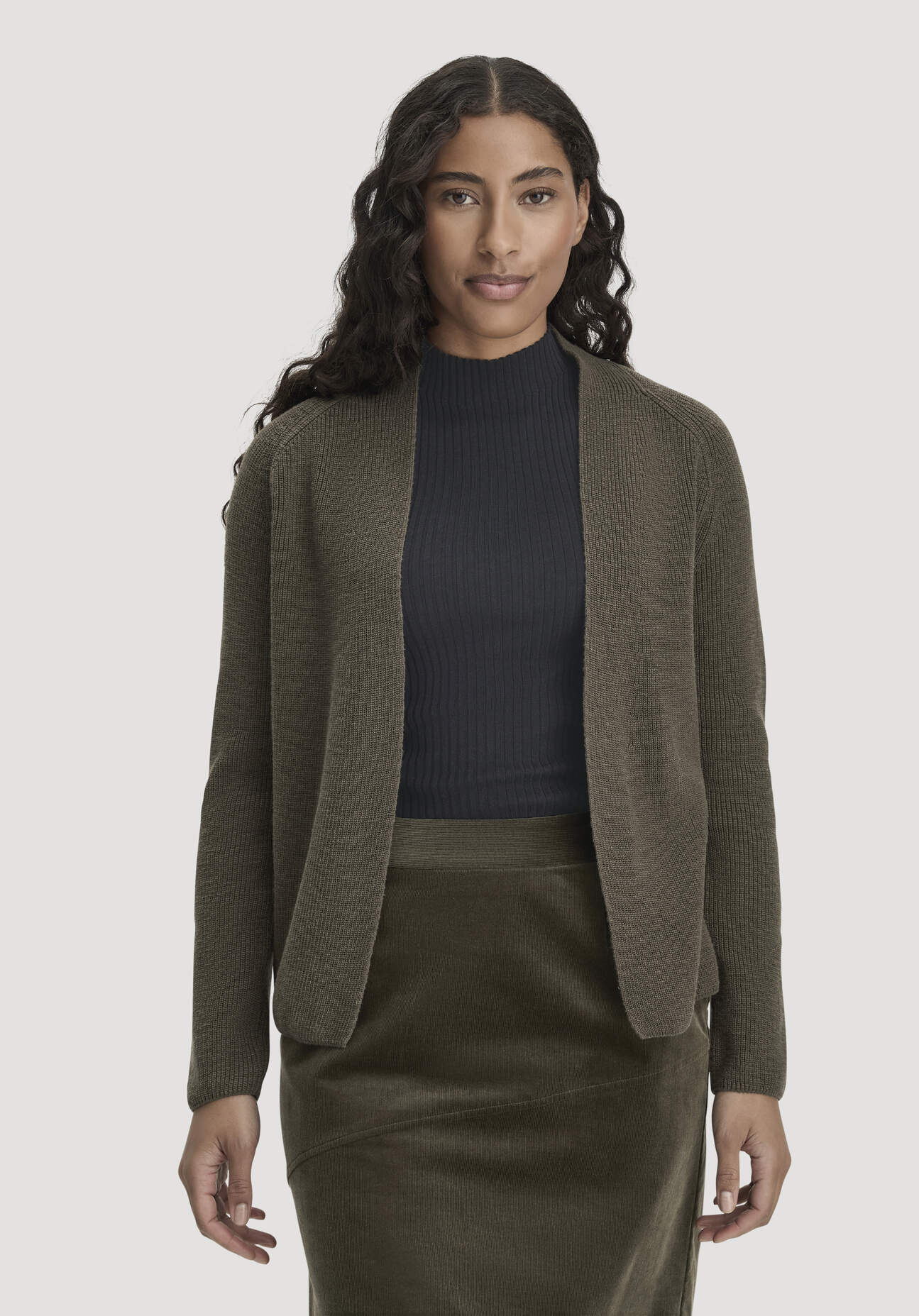 hessnatur Damen Strick Jacke Regular aus Bio-Baumwolle - grün GrösseM
