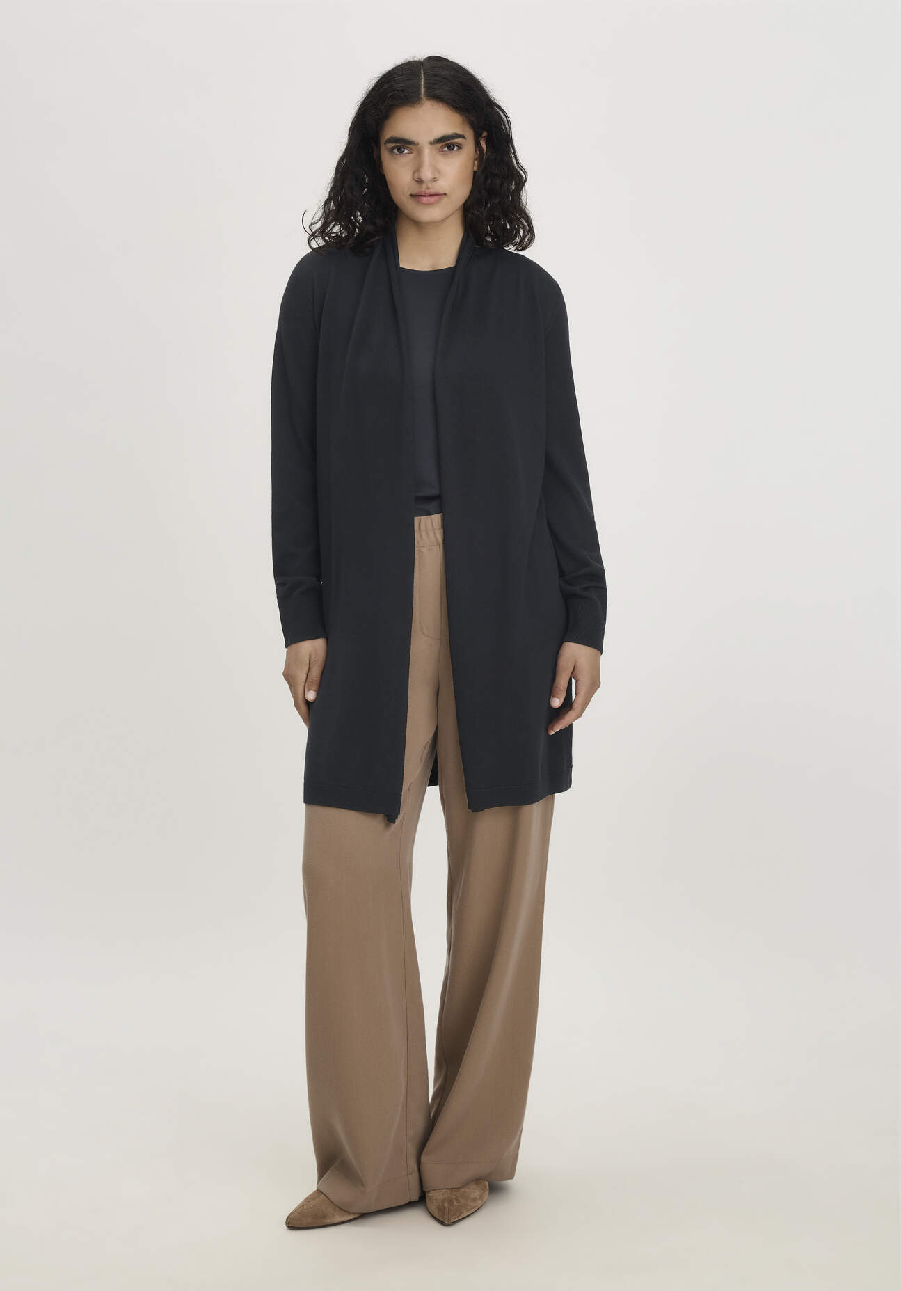 hessnatur Damen Strickjacke Regular aus Bio-Merinowolle - schwarz GrösseL