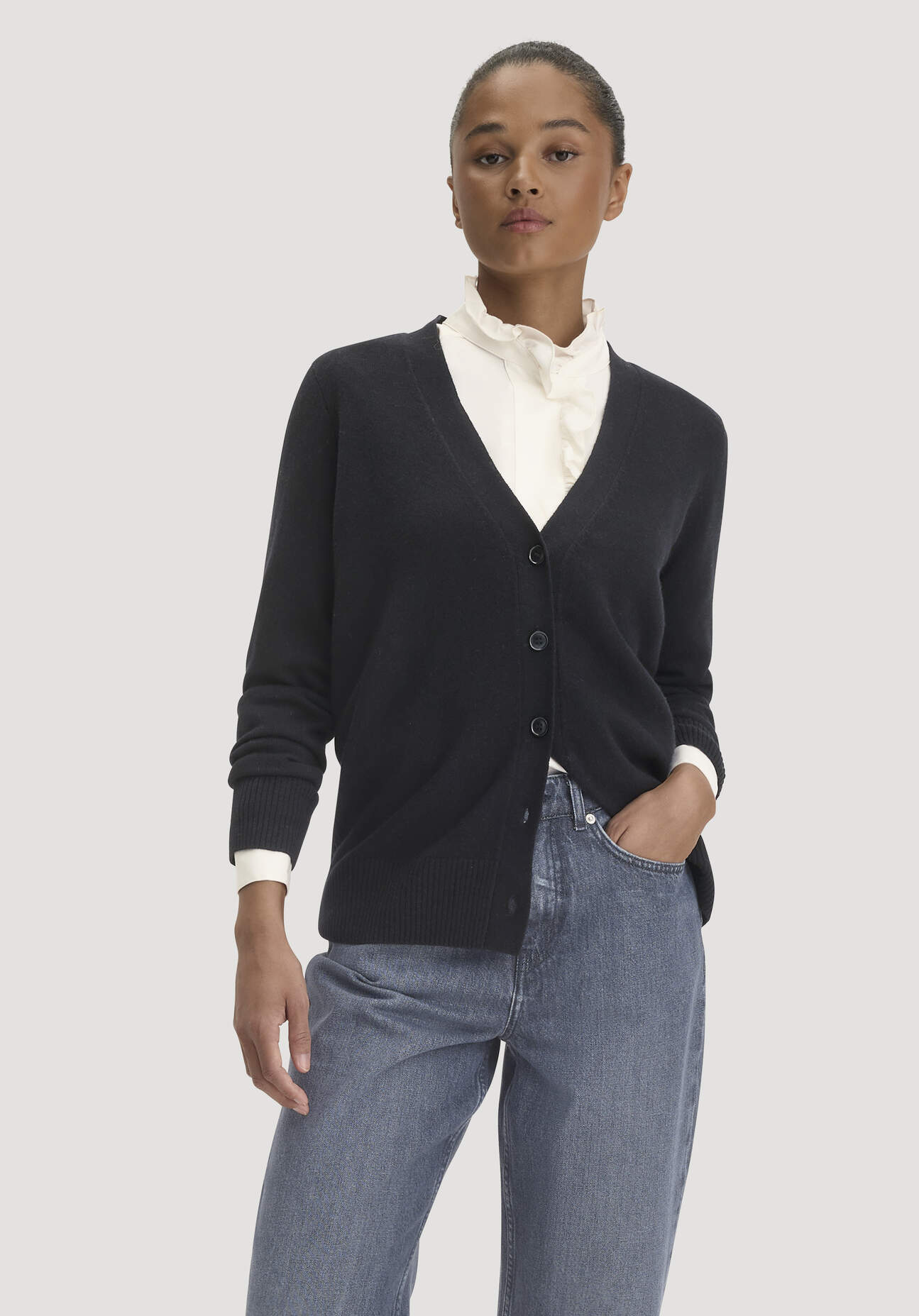 hessnatur Damen Strickjacke Relaxed aus Bio-Schurwolle mit Cashmere - schwarz GrösseL