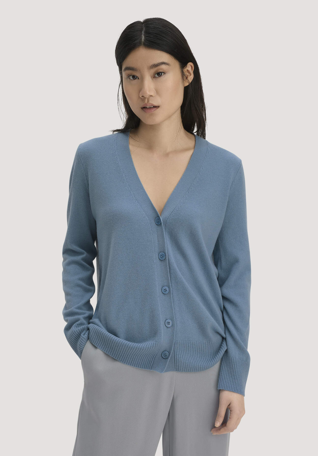 hessnatur Damen Strickjacke Relaxed aus Bio-Schurwolle mit Cashmere - blau - Größe S