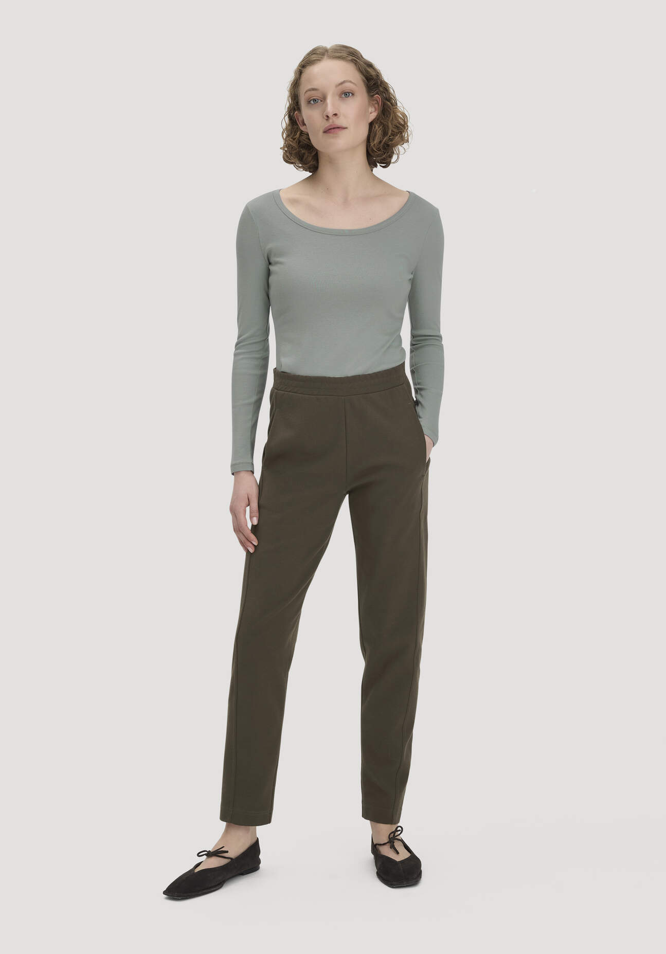 hessnatur Damen Jersey Hose Regular aus Bio-Baumwolle - grün Grösse36