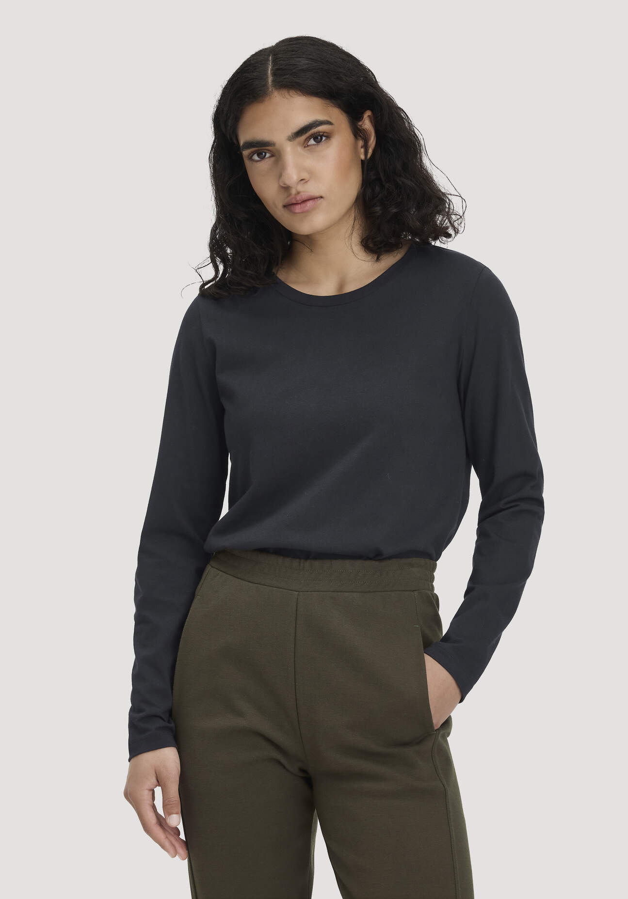 hessnatur Damen Longsleeve Relaxed aus Regenerative Organic Cotton (ROC) - schwarz Grösse34
