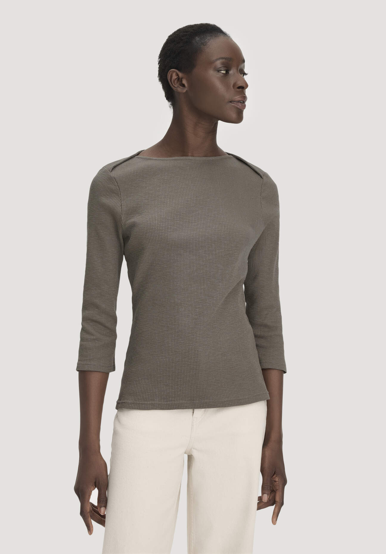 hessnatur Damen Boatneck Longsleeve Slim aus Bio-Baumwolle - grün Grösse36