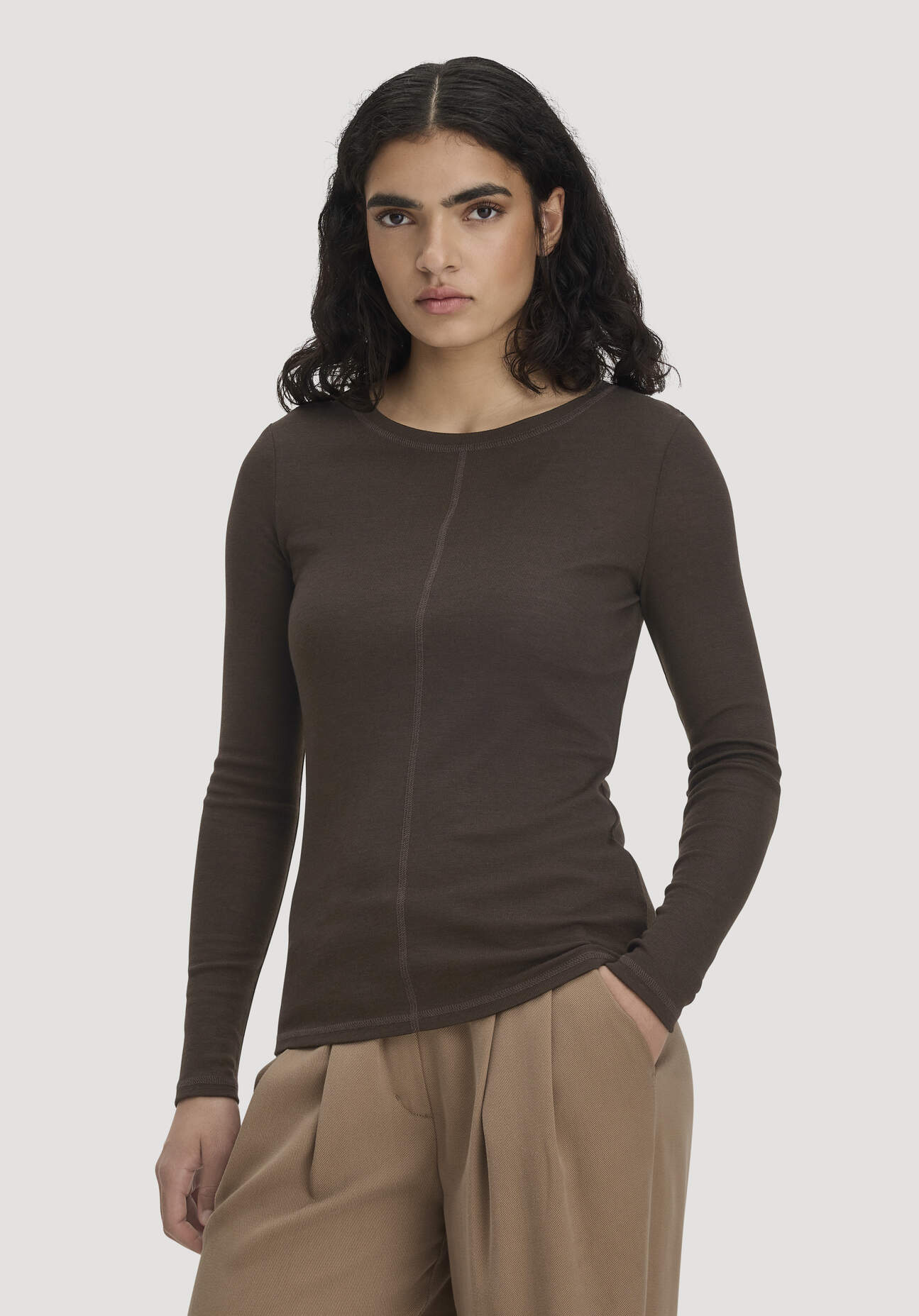 hessnatur Damen Longsleeve Slim aus Bio-Schurwolle und TENCEL™ Lyocell - braun - Größe 42